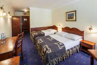 Отель Hotel Belvedere Закопане Двухместный номер с двуспальной кроватью и дополнительной кроватью-8